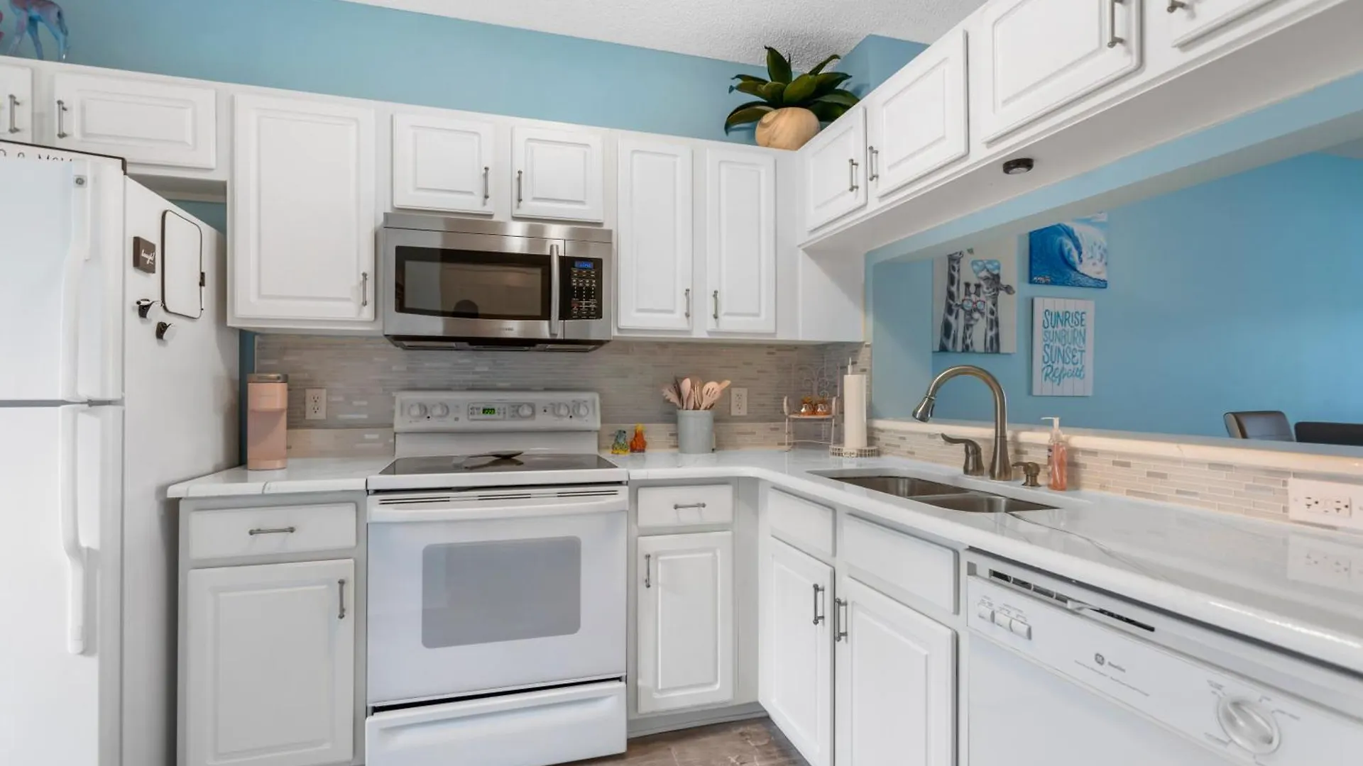 Cappy Hour! Lakefront Townhome With Backyard Paradise And Amazing Community Amenities! Bradenton United States